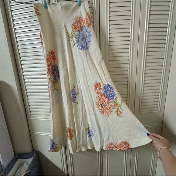VINTAGE Henri Bendel flowy floral maxi skirt - Picture 2 of 6